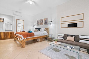 2 bedrooms, desk, free WiFi, bed sheets - Newly Renovated - 5-minute Walk to Beach & Town - Huge Pool & Community Areas - Gated Complex (Playas del Coco)