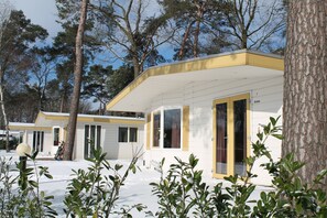 Bungalow | Exterior - Fully Equipped Bungalow for 6 in Voorthuizen (Voorthuizen)