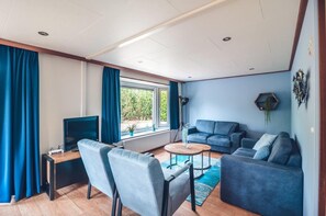 Bungalow | Living room - Fully Equipped Bungalow for 6 in Voorthuizen (Voorthuizen)
