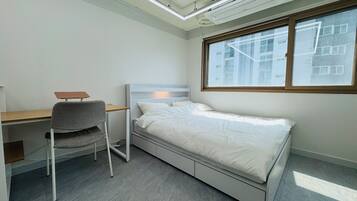 2 bedrooms, desk, iron/ironing board, WiFi