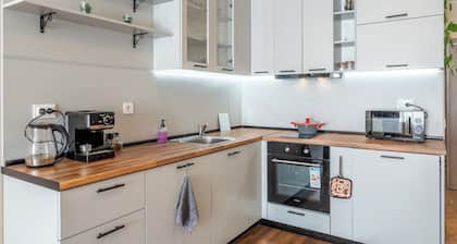Downtown Stay: Art by Grandpa, Calm & Convenience