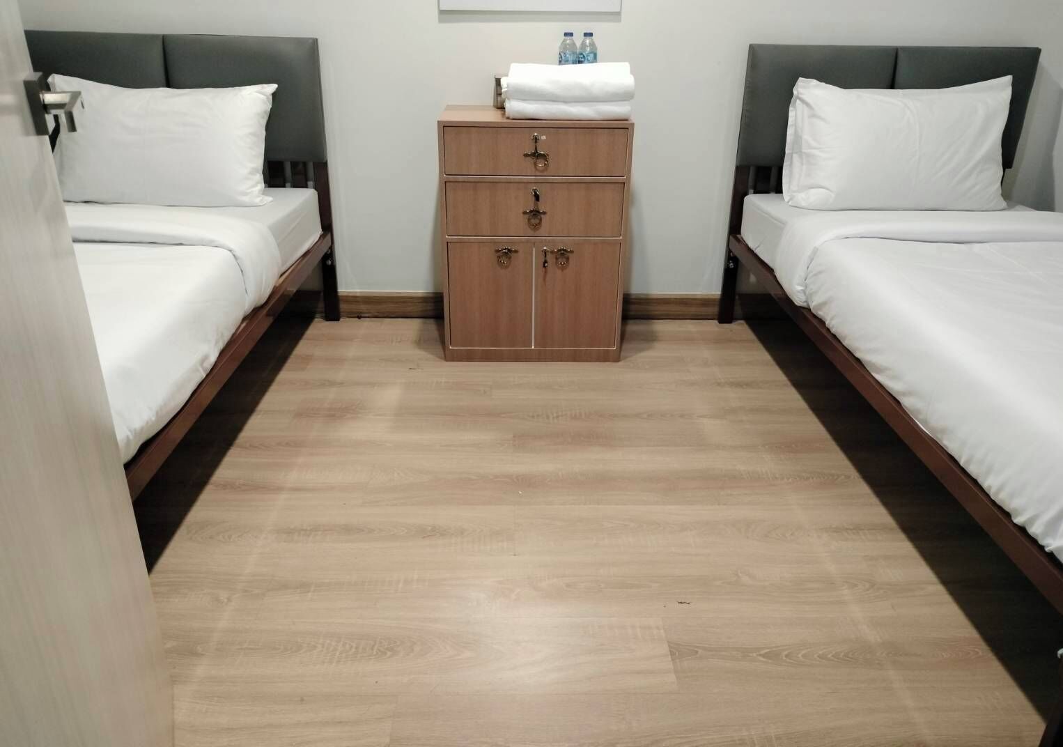 Twin Room, 2 Twin Beds, Non Smoking, Shared Bathroom | Free WiFi, bed sheets