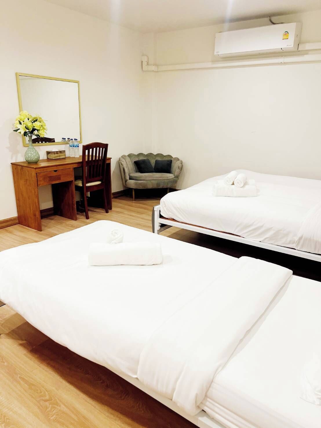 Free WiFi, bed sheets