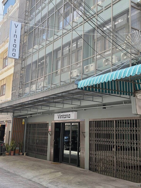 A building with a sign reading "Vintana" above the entrance. - Vintana Siam Hotel Bangkok (Bangkok)