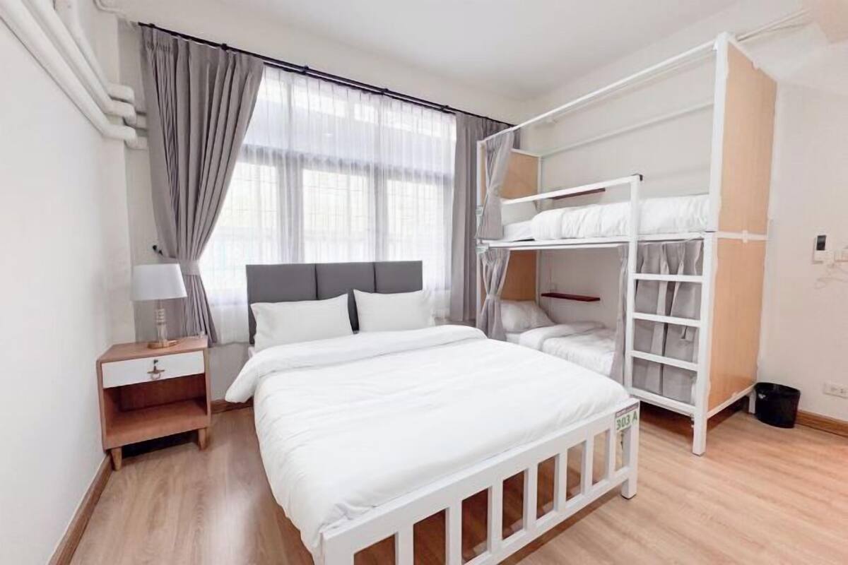 Soundproofing, free WiFi, bed sheets