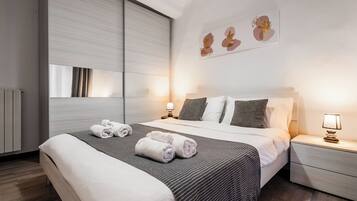 2 bedrooms, desk, iron/ironing board, travel cot