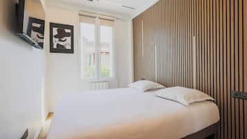 1 bedroom, laptop workspace, bed sheets