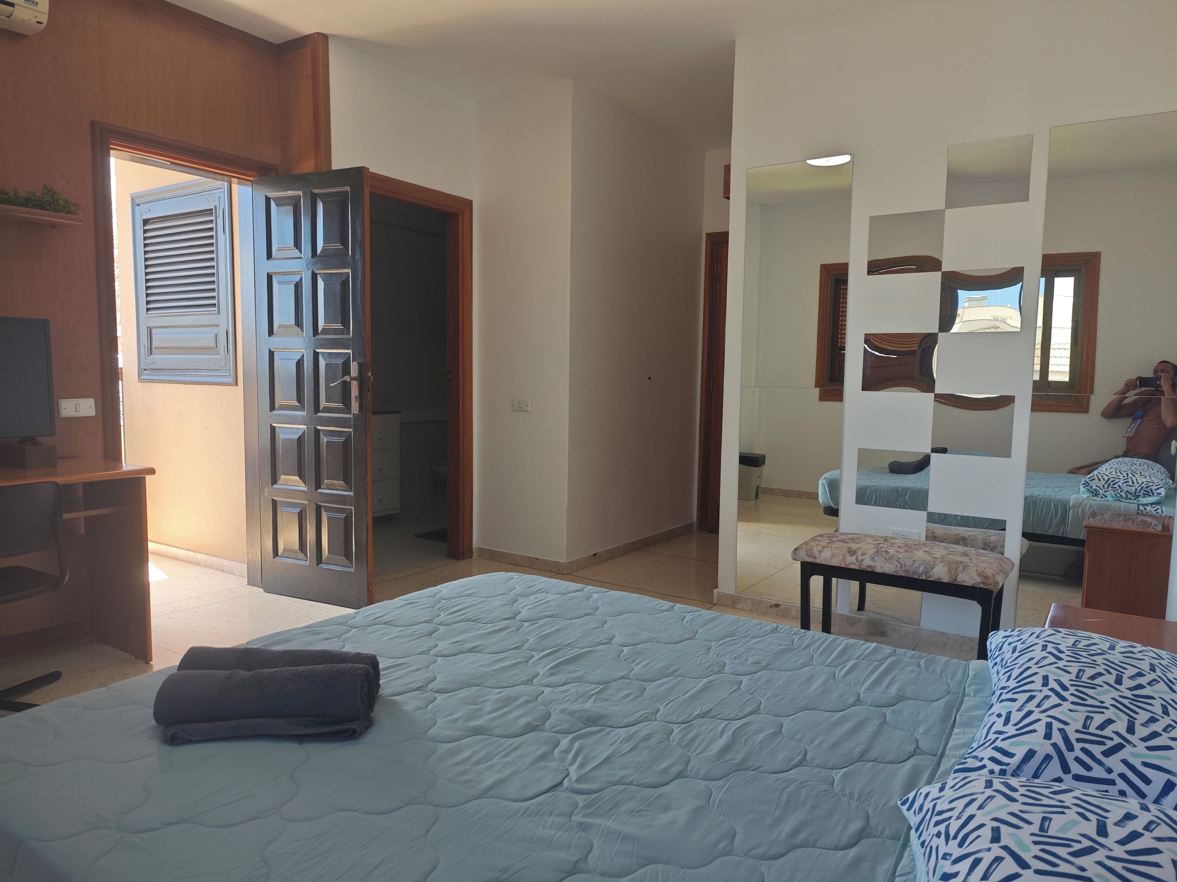 7 slaapkamers, een strijkplank/strijkijzer, wifi, beddengoed