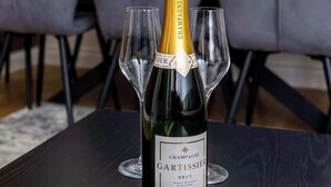 Bar (on property) - Modern 4 Bed Flat | Prime Central London Location (Greater London)