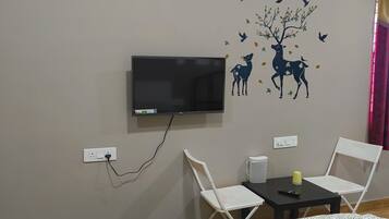 1 bedroom, iron/ironing board, travel crib, WiFi