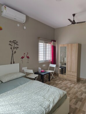 1 habitación, tabla de planchar con plancha, cuna de viaje y wifi 