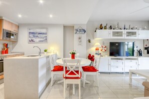 Unclassified image, 5 of 39, button - Cozy Apartment With Furniture (Roses)