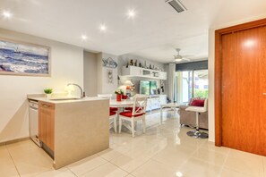 Private kitchen - Cozy Apartment With Furniture (Roses)