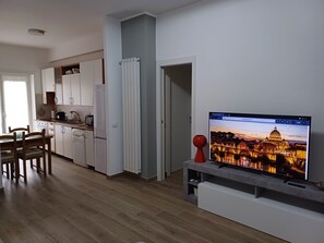 Fridge, oven, stovetop, dishwasher - Ascenza in Trastevere (Roma)