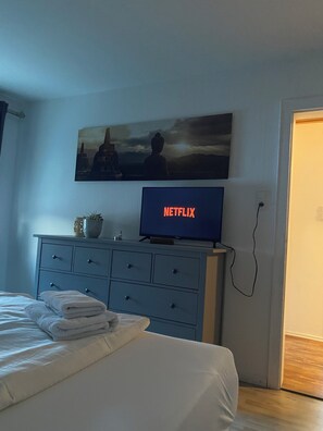 2 bedrooms, iron/ironing board, WiFi, bed sheets