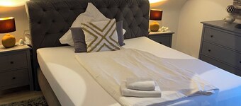 Cozy attic apartment with fireplace on the Ith