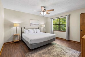 2 多间卧室、熨斗/熨衣板、WiFi、床单