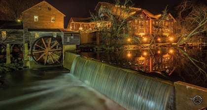 Near Dollywood・Pet Friendly・Sleeps 8・Pool・Grill