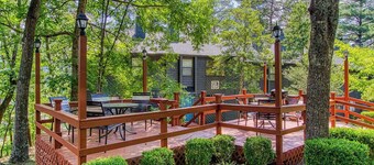 Prime Location・Pet Friendly・Pool・Grill・Sleeps 8