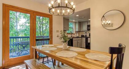 Prime Location・Pet Friendly・Pool・Grill・Sleeps 8