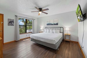 2 chambres, fer et planche à repasser, Wi-Fi, draps fournis