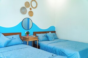 A hotel room with two beds, a wooden nightstand, a mirror, and wall decor. - Green Space Homestay (Ham Thang)