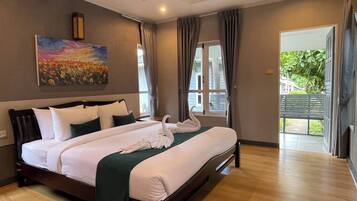 Deluxe Suite, Garden View | Desk, soundproofing, WiFi (free)
