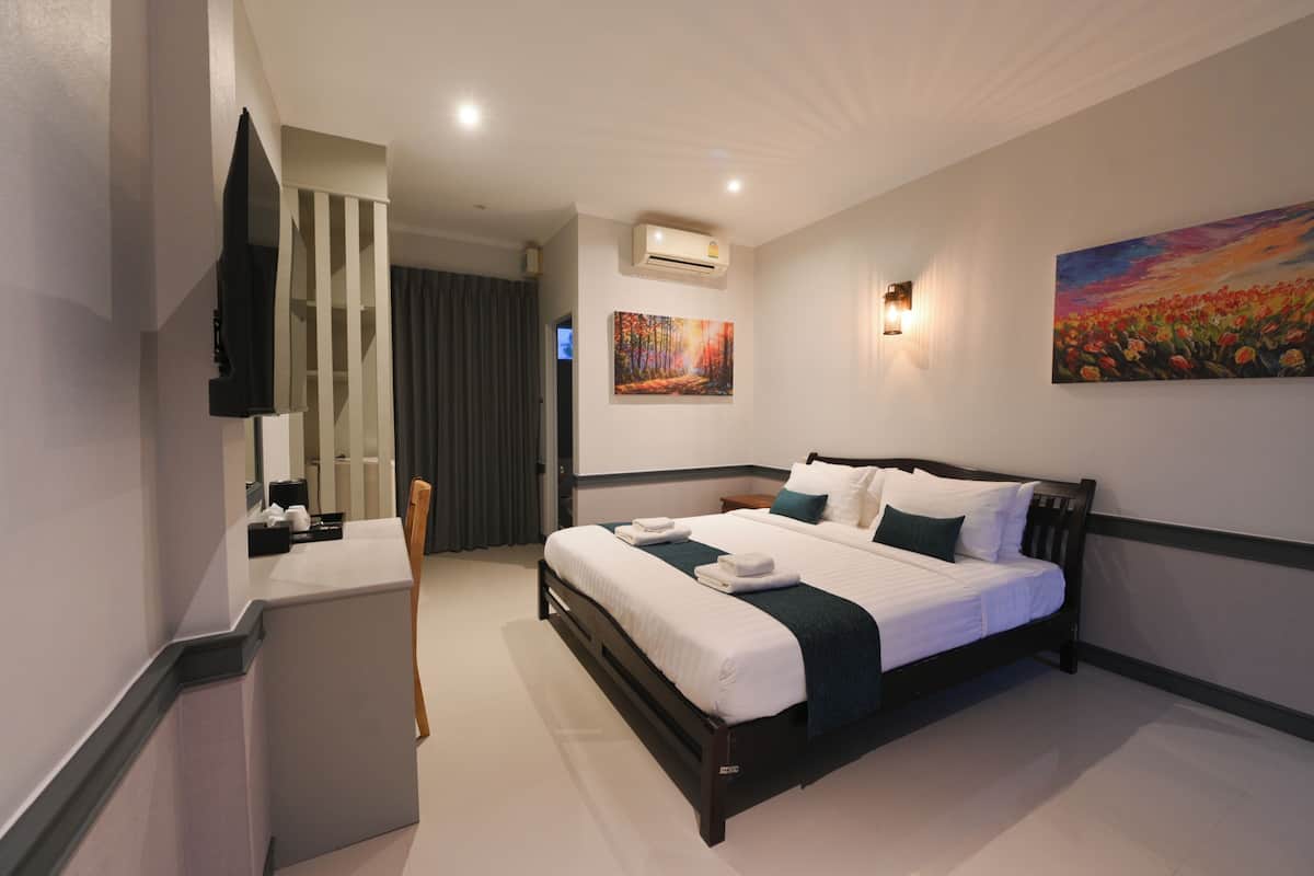 Classic Double Room, Garden View | Desk, soundproofing, WiFi (free)