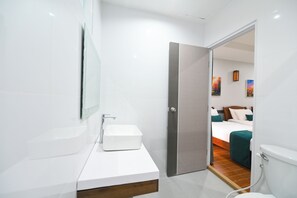 Deluxe Double Room, Garden View | Bathroom