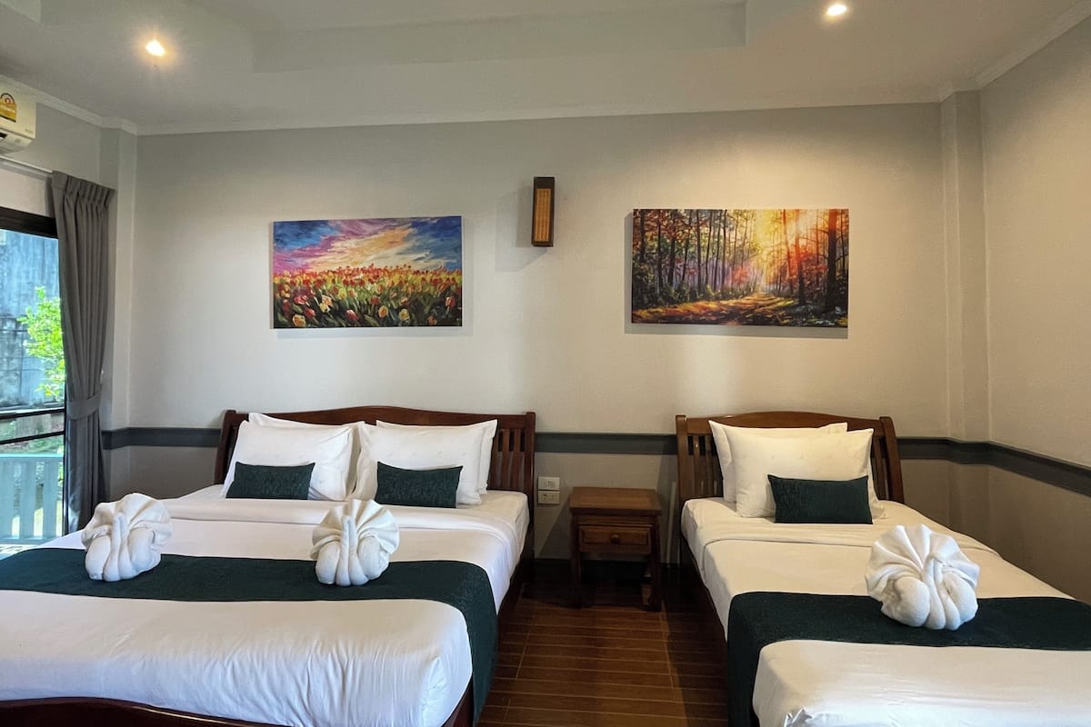Family Double Room, Garden View | Desk, soundproofing, WiFi (free)