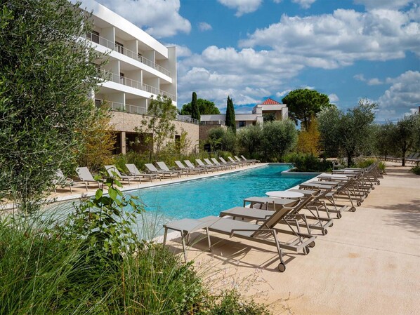 House | Pool | Outdoor pool, a heated pool - Apartment in Baillargues Near Golf Course (Baillargues)