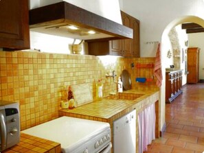 Micro-ondes, four, plaque de cuisson, lave-vaisselle