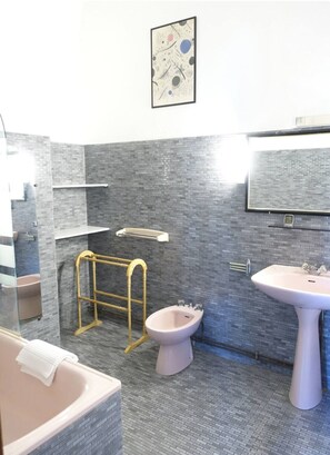 淋浴設備、提供毛巾、廁紙