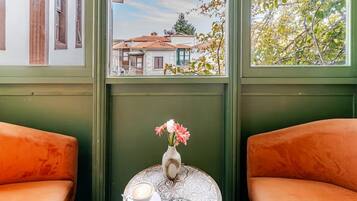 Rom – deluxe | Skrivebord, lydisolert, strykejern/-brett og wi-fi (inkludert)