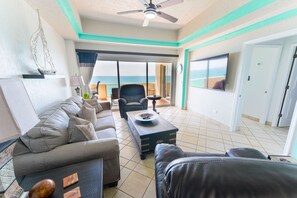 Smart TV, futbolito y tenis de mesa