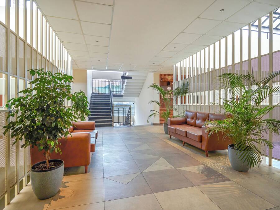 Área de estar no saguão