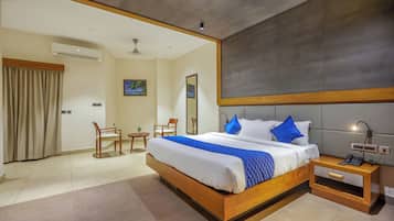 Family Studio Suite, City View | Desk, laptop workspace, free WiFi