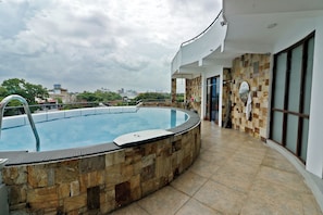 Piscine couverte