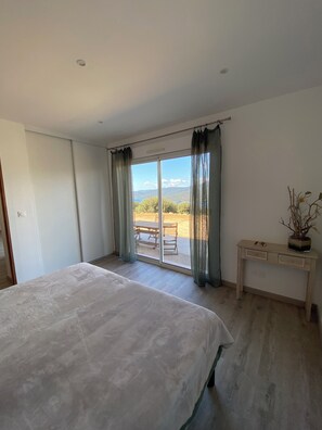 2 chambres, fer et planche Ă repasser, Wi-Fi, draps fournis