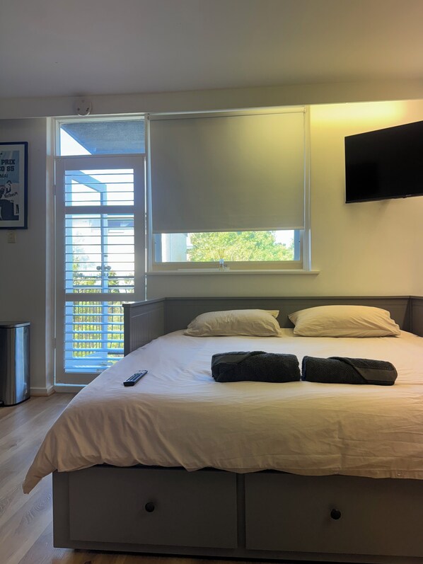 1 bedroom, WiFi, bed sheets