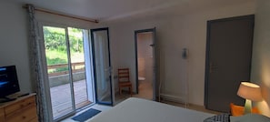 4 bedrooms, iron/ironing board, travel crib, free WiFi