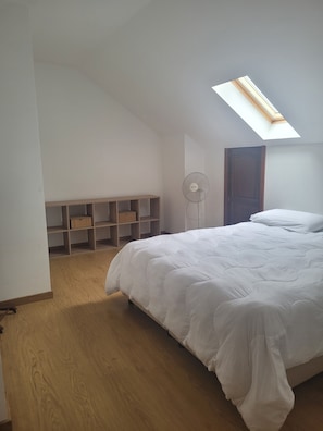 4 Schlafzimmer, Bügeleisen/Bügelbrett, WLAN, Bettwäsche