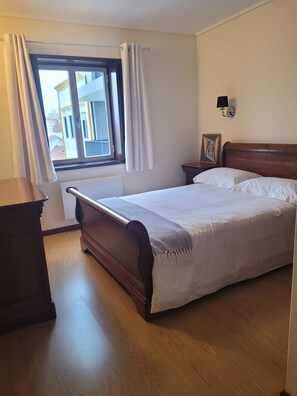 4 chambres, fer et planche à repasser, Wi-Fi, draps fournis