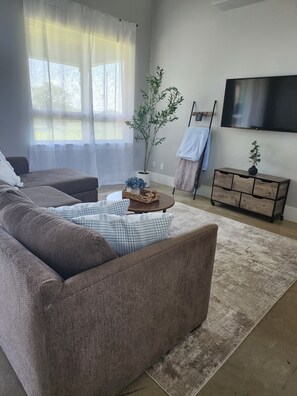 Smart TV - River Mountain Casita, in Boerne 12 minutes from Boerne Hill Country Mile (Boerne)