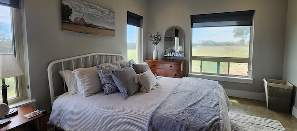 1 slaapkamer, een strijkplank/strijkijzer, wifi, beddengoed