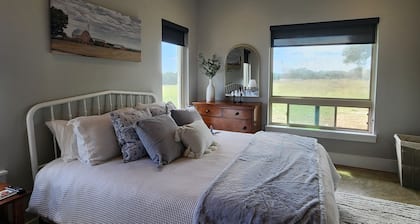 River Mountain Casita, in Boerne 12 minutes from Boerne Hill Country Mile