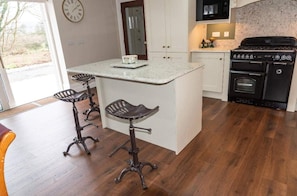 Maison | Cuisine privée | Réfrigérateur, micro-ondes, four, plaque de cuisson