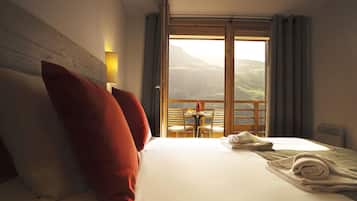 3 bedrooms, bed sheets