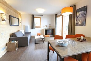 Apartment | Dining