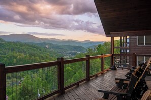 Terrace/patio - Private Indoor Pool, Hot Tub, Free Attractions, Pool Table, Fire Pit (Gatlinburg)